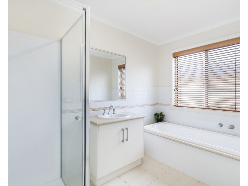 31 Madeira Close, Portland VIC 3305