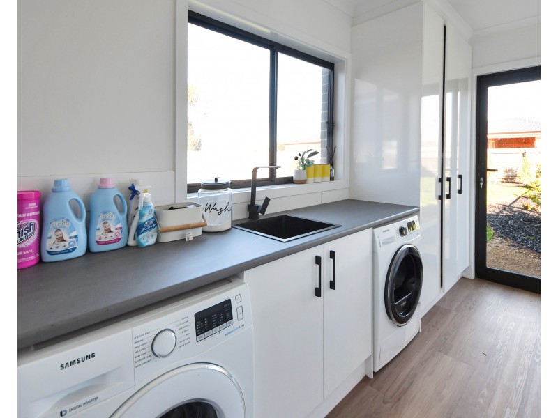2 Blue Water Court, Portland North VIC 3305