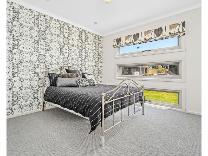 2 Laguna Court, Portland VIC 3305