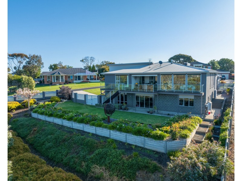 2 Laguna Court, Portland VIC 3305