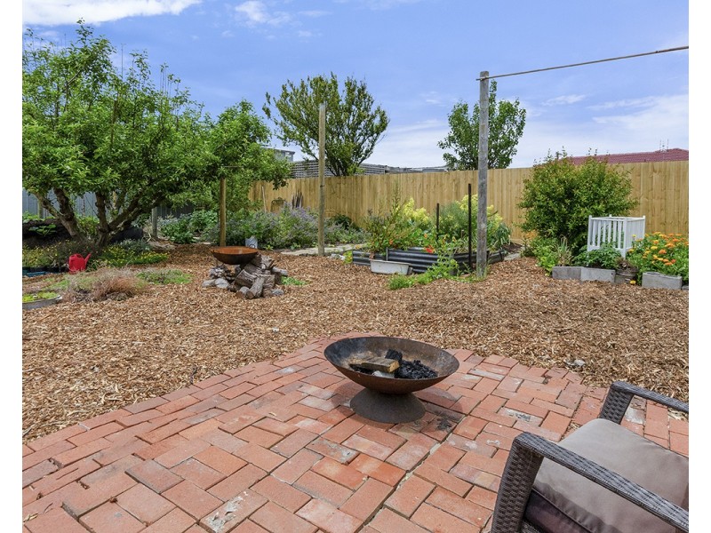 33 Waterford Avenue, Portland VIC 3305