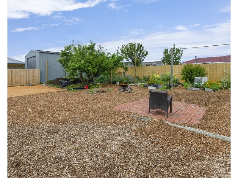 33 Waterford Avenue, Portland VIC 3305