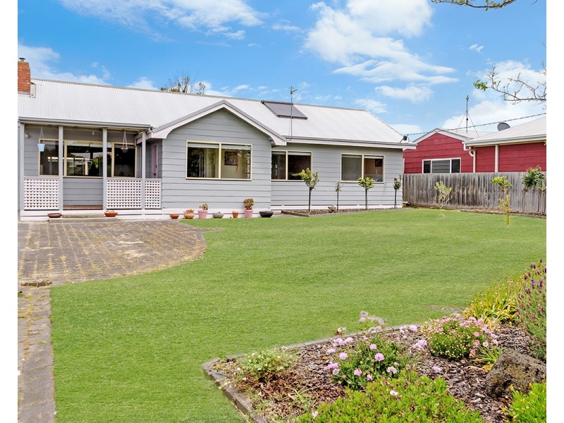 35 Waterford Avenue, Portland VIC 3305