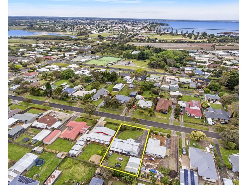 35 Waterford Avenue, Portland VIC 3305