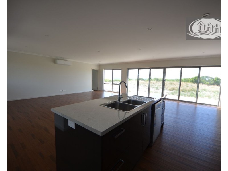 24 Ocean View Drive East, Narrawong VIC 3285