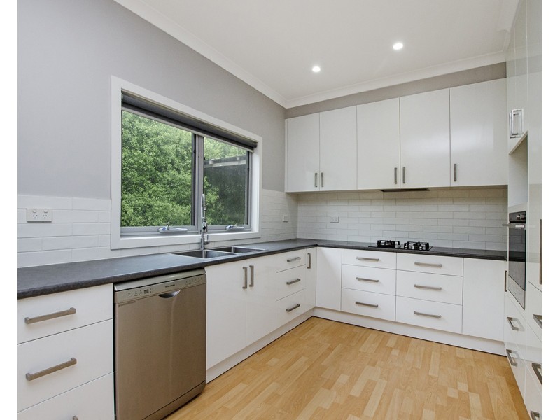 21 Valmai Avenue, Portland VIC 3305