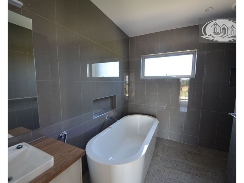 24 Ocean View Drive East, Narrawong VIC 3285