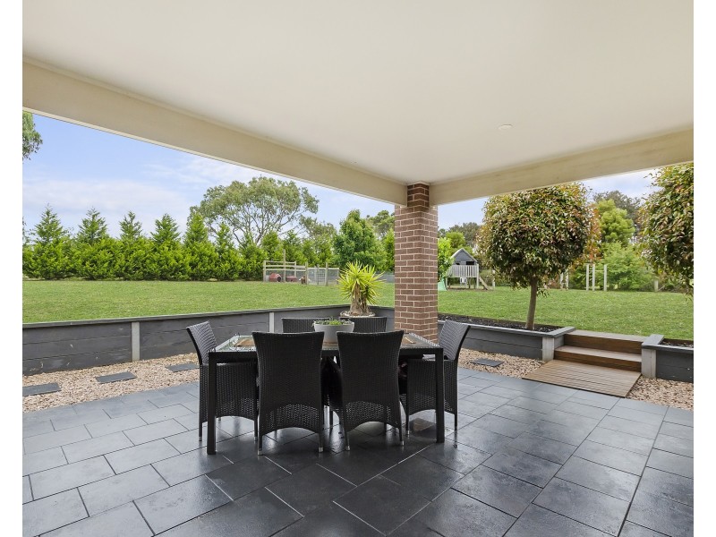 24 Tully Lane, Bolwarra VIC 3305