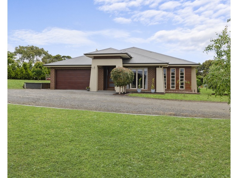 24 Tully Lane, Bolwarra VIC 3305