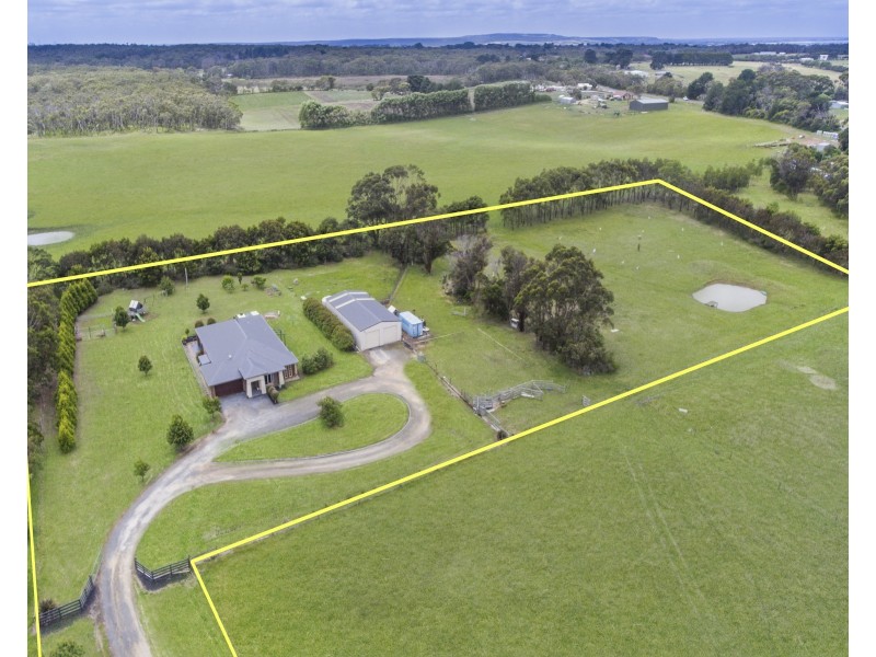 24 Tully Lane, Bolwarra VIC 3305