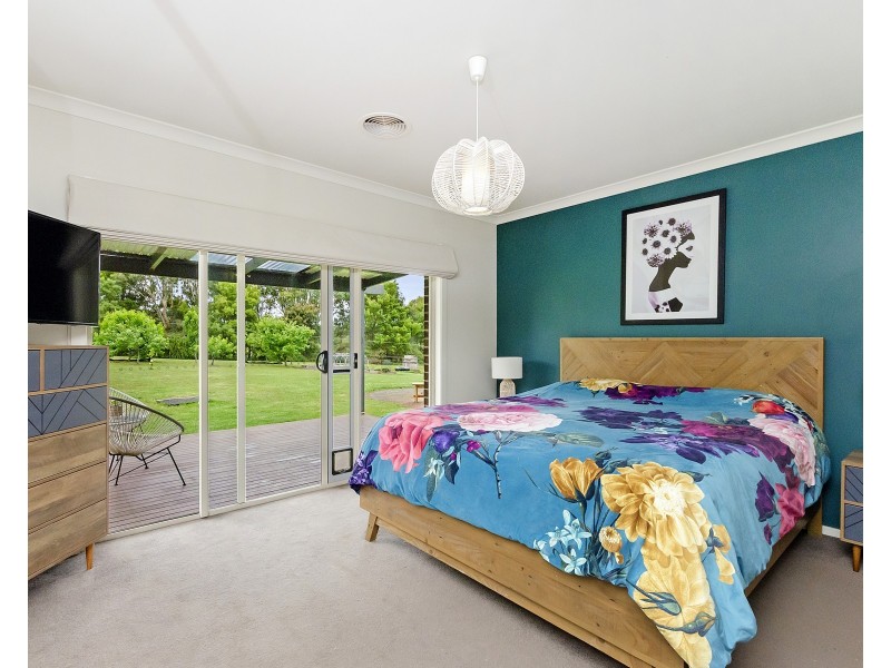 24 Tully Lane, Bolwarra VIC 3305