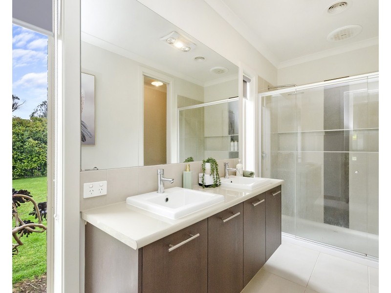 24 Tully Lane, Bolwarra VIC 3305