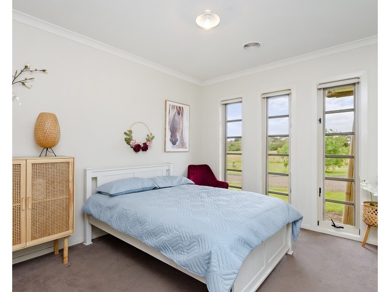 24 Tully Lane, Bolwarra VIC 3305