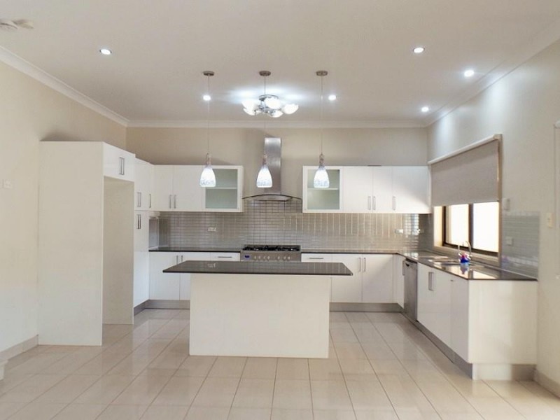 37 Cowper  Circle, Quakers Hill NSW 2763