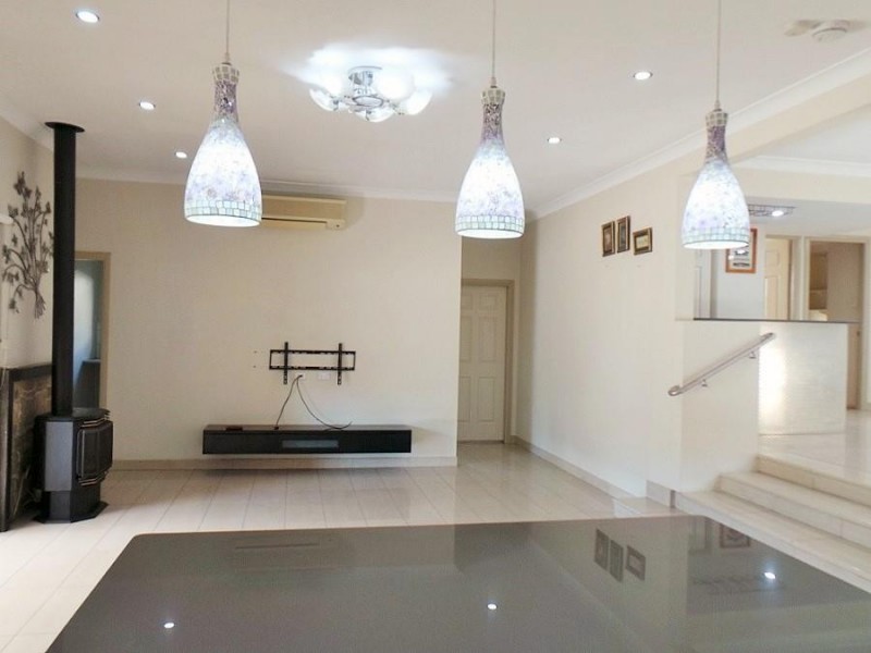 37 Cowper  Circle, Quakers Hill NSW 2763