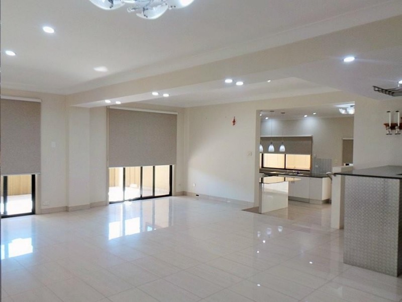 37 Cowper  Circle, Quakers Hill NSW 2763