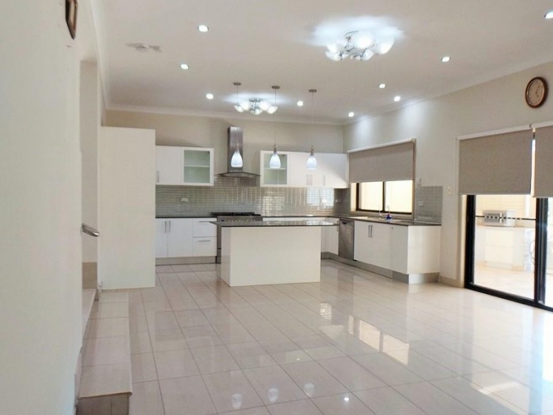 37 Cowper  Circle, Quakers Hill NSW 2763