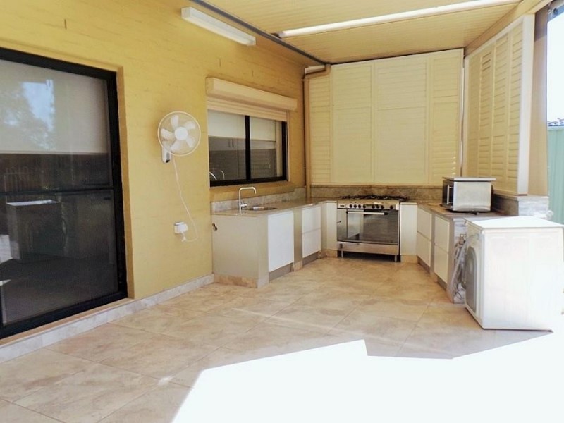 37 Cowper  Circle, Quakers Hill NSW 2763