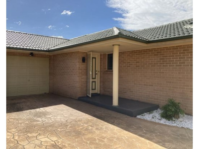4/29 Hobart Street, Oxley Park NSW 2760