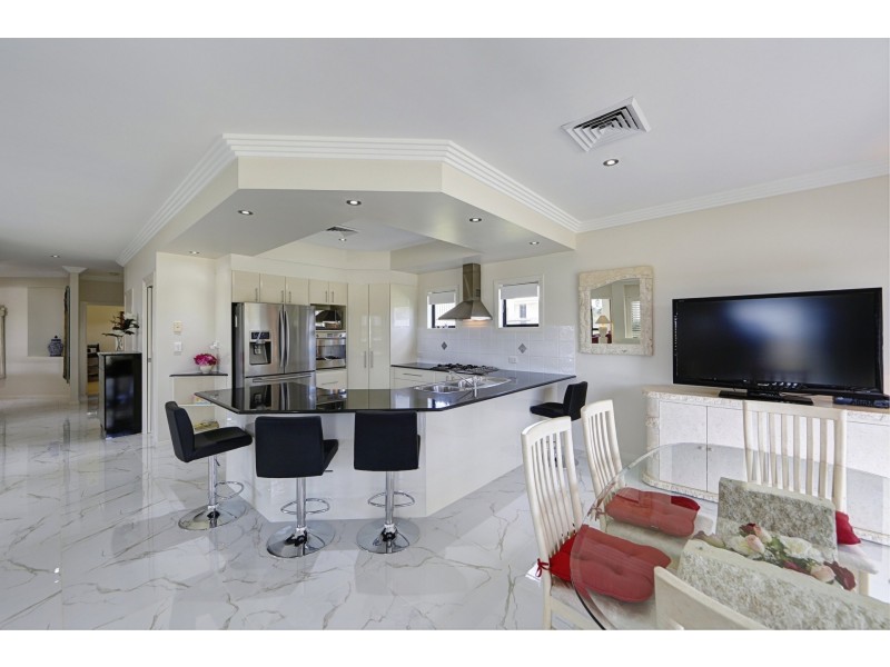 25 Coral Cove Drive, Coral Cove QLD 4670