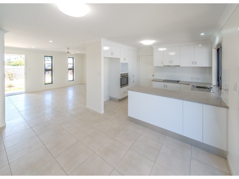 2/191 Barolin Street, Avenell Heights QLD 4670