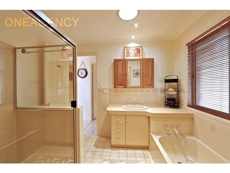 18 Donovan Street, Kepnock QLD 4670