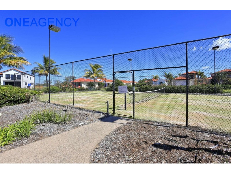 24/5 Chantelle Circuit, Coral Cove QLD 4670