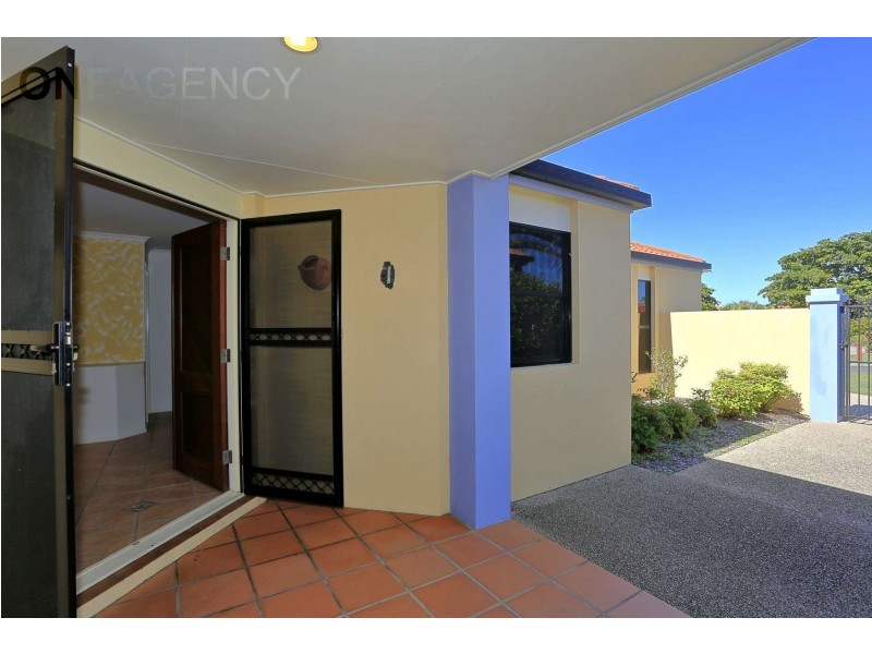 24/5 Chantelle Circuit, Coral Cove QLD 4670