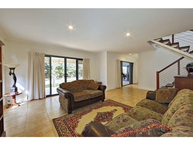 2 Arthur Brown Court, Coral Cove QLD 4670