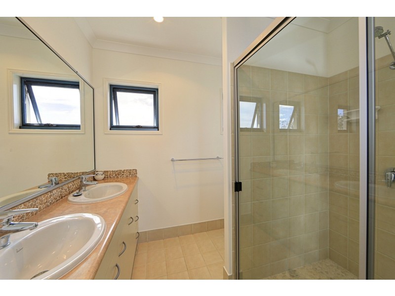 2 Arthur Brown Court, Coral Cove QLD 4670