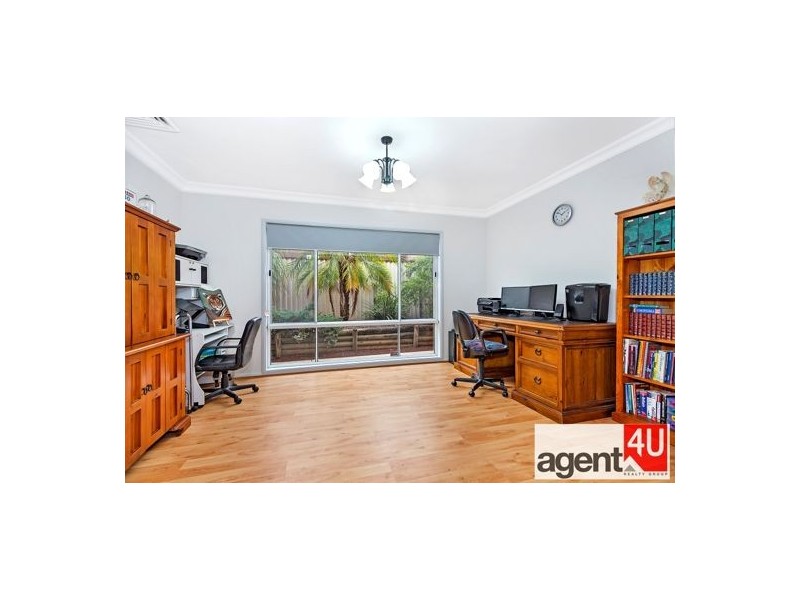 8 Middleton Avenue, Cranebrook NSW 2749