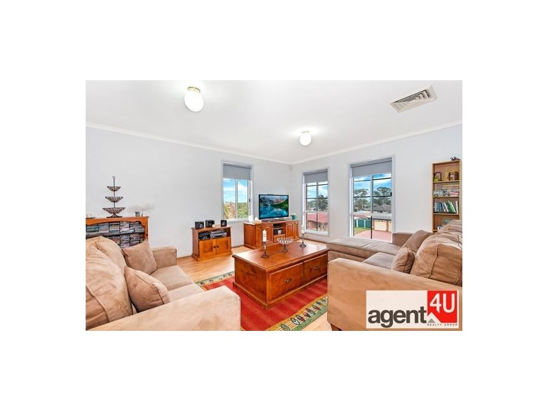 8 Middleton Avenue, Cranebrook NSW 2749