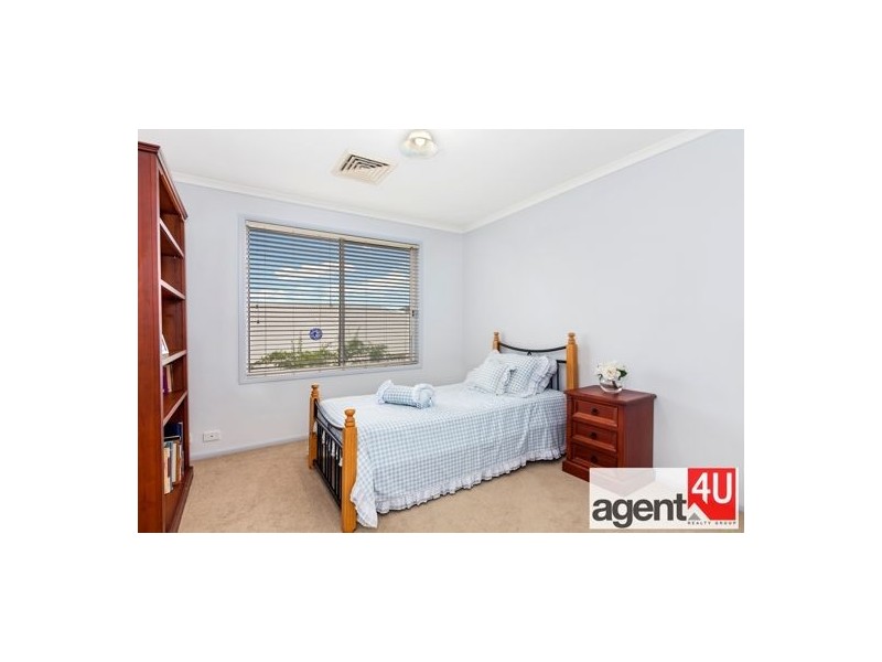 8 Middleton Avenue, Cranebrook NSW 2749