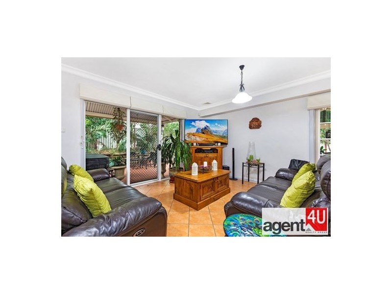 8 Middleton Avenue, Cranebrook NSW 2749