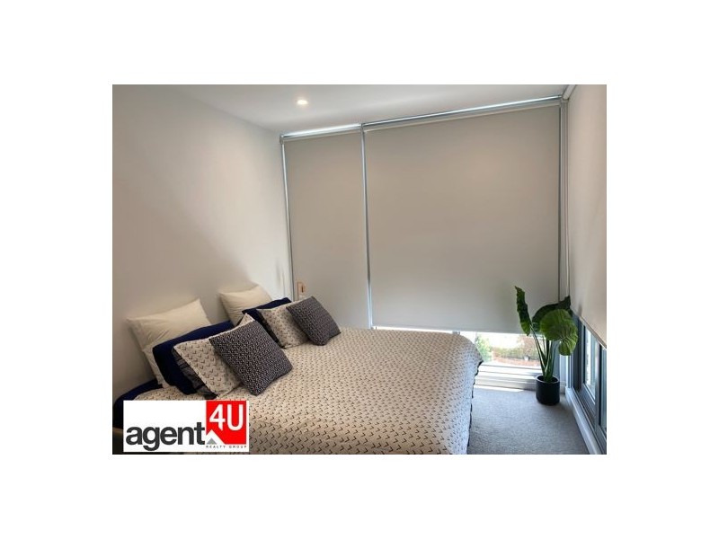 810/8 Aviators way, Penrith NSW 2750