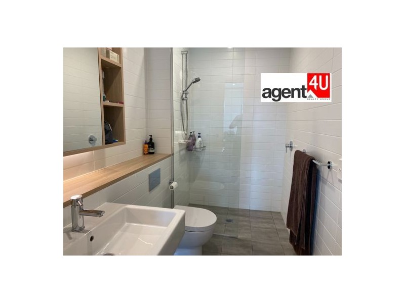 810/8 Aviators way, Penrith NSW 2750