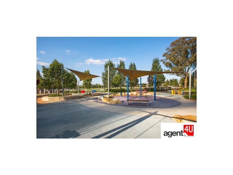 810/8 Aviators way, Penrith NSW 2750