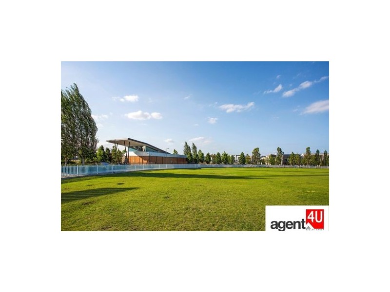 810/8 Aviators way, Penrith NSW 2750