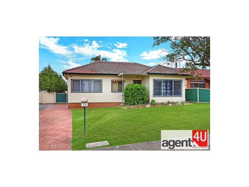 70 College Street, Cambridge Park NSW 2747