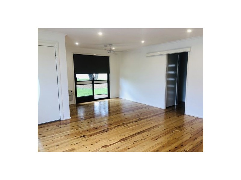 8 Elk Place, Cranebrook NSW 2749