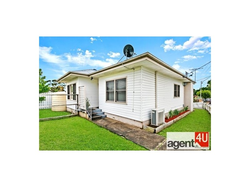 31 & 31A Deborah Crescent, Cambridge Park NSW 2747