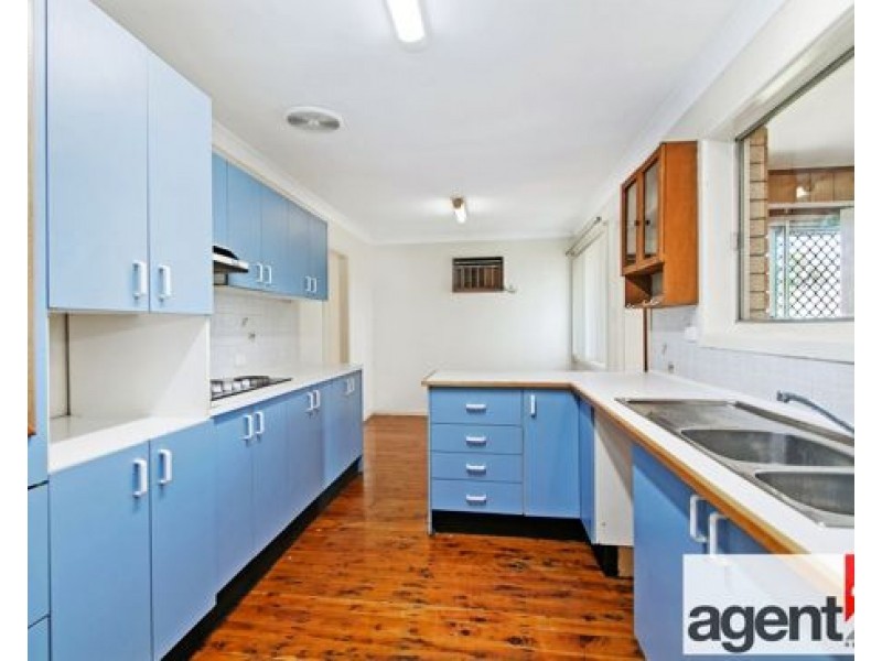 4 Perritt Place, South Penrith NSW 2750