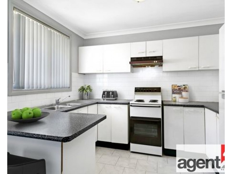 2B Whitcroft Place, Oxley Park NSW 2760