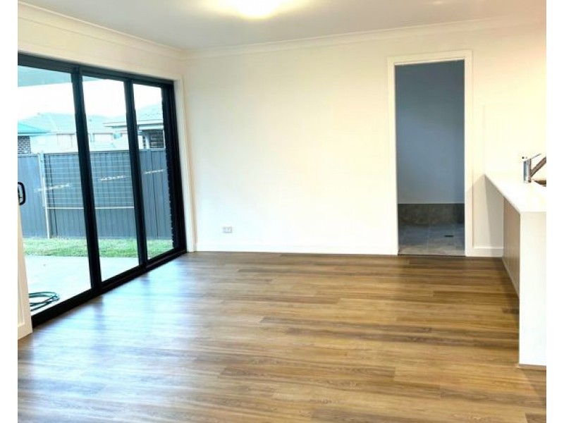 37 Peartree Circuit, Werrington NSW 2747