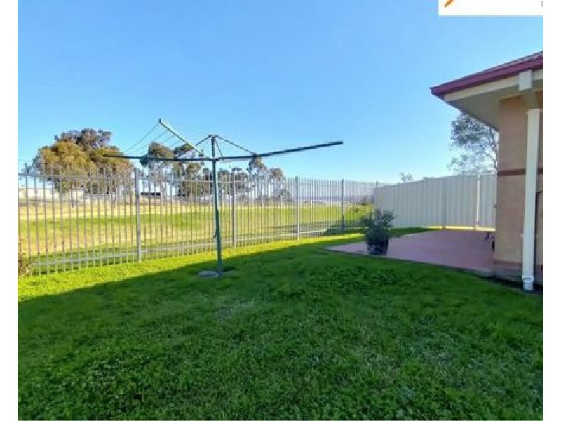 Flat 2/32 Willowdene Avenue, Luddenham NSW 2745