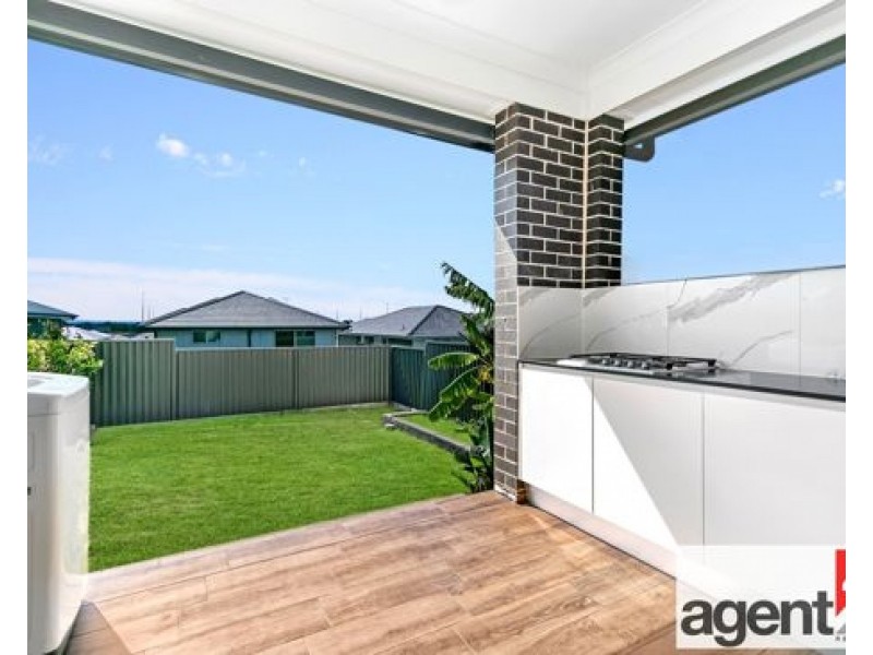 28 Galloway Road, Glenmore Park NSW 2745