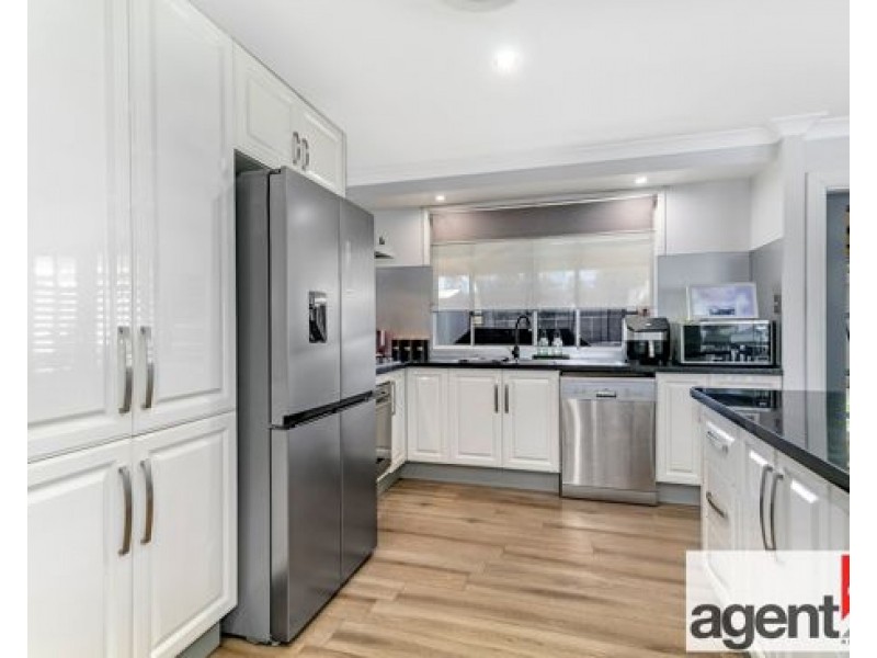 4 Chausson Place, Cranebrook NSW 2749