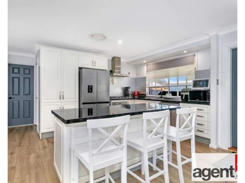 4 Chausson Place, Cranebrook NSW 2749