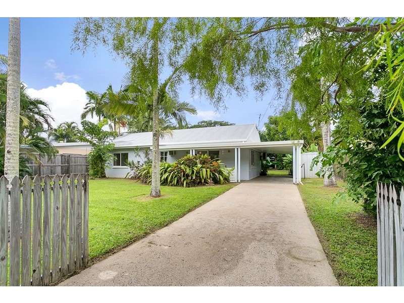 15 Caribbean Street, Holloways Beach QLD 4878