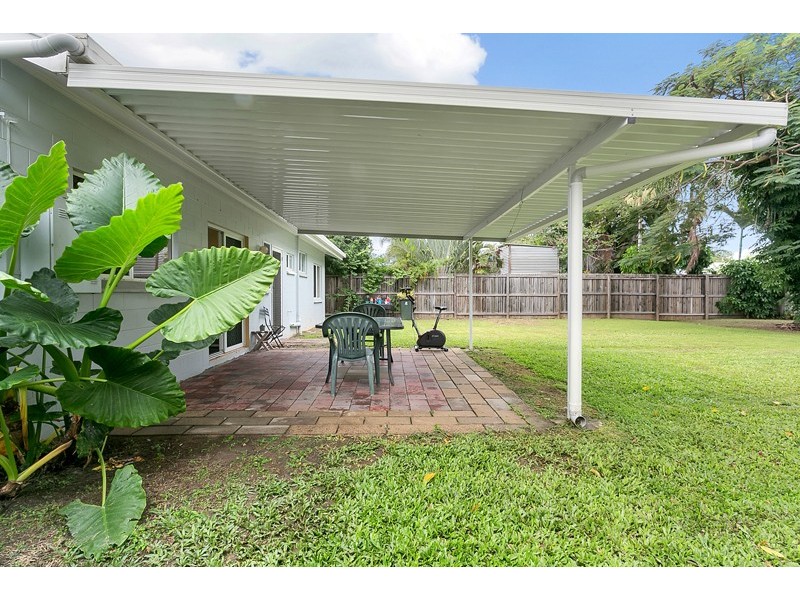 15 Caribbean Street, Holloways Beach QLD 4878